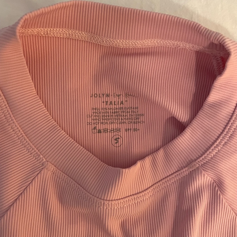 jolyn rashie size small